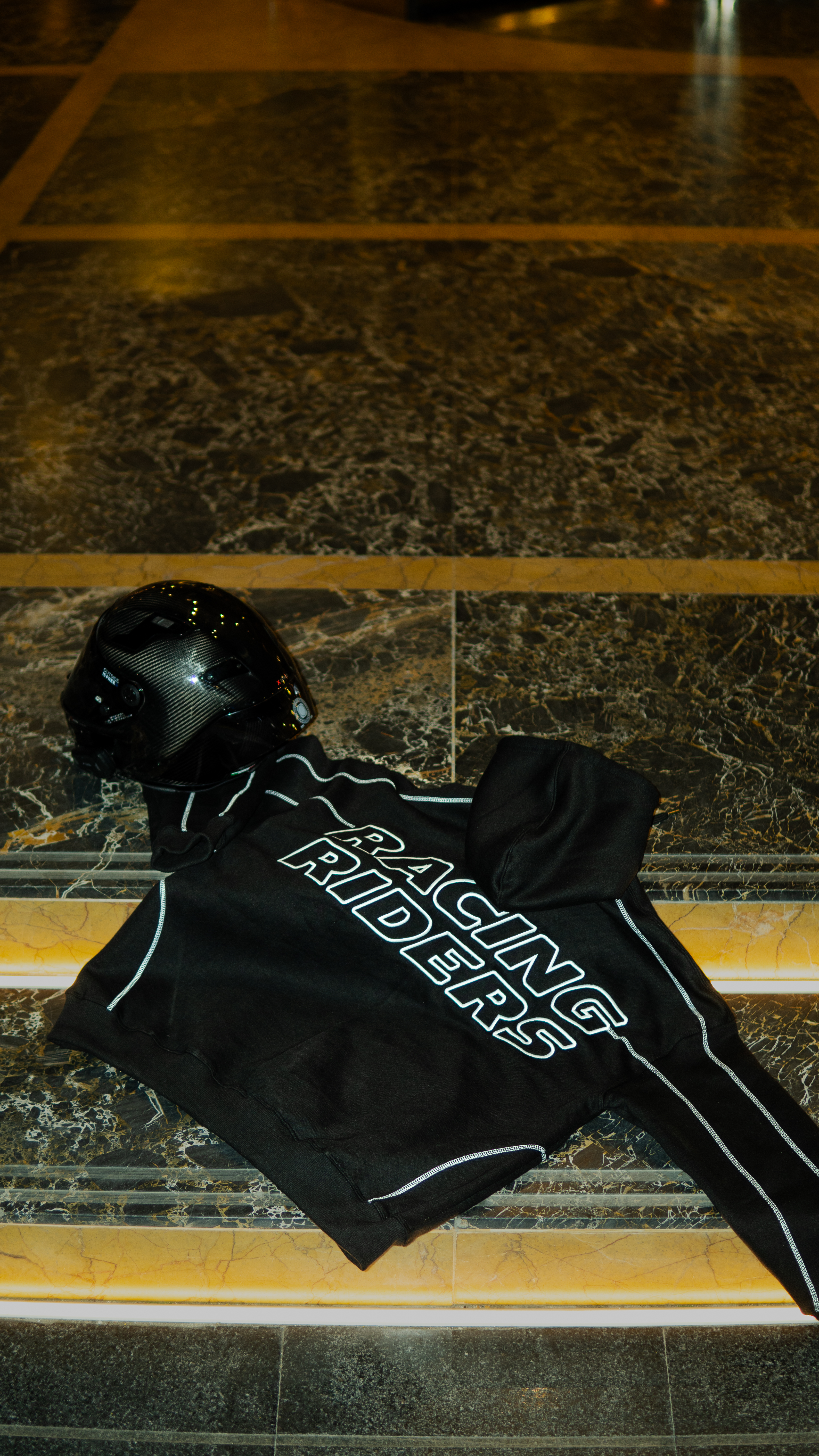 Bodegón Casco y Sudadera